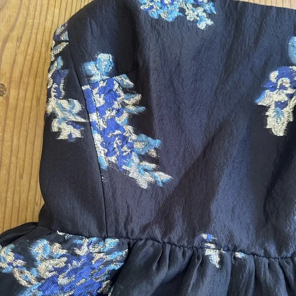 ML Monique Lhuillier Floral Metallic Mini Dress
ML Monique Lhuillier NWOT - Picture 3 of 8